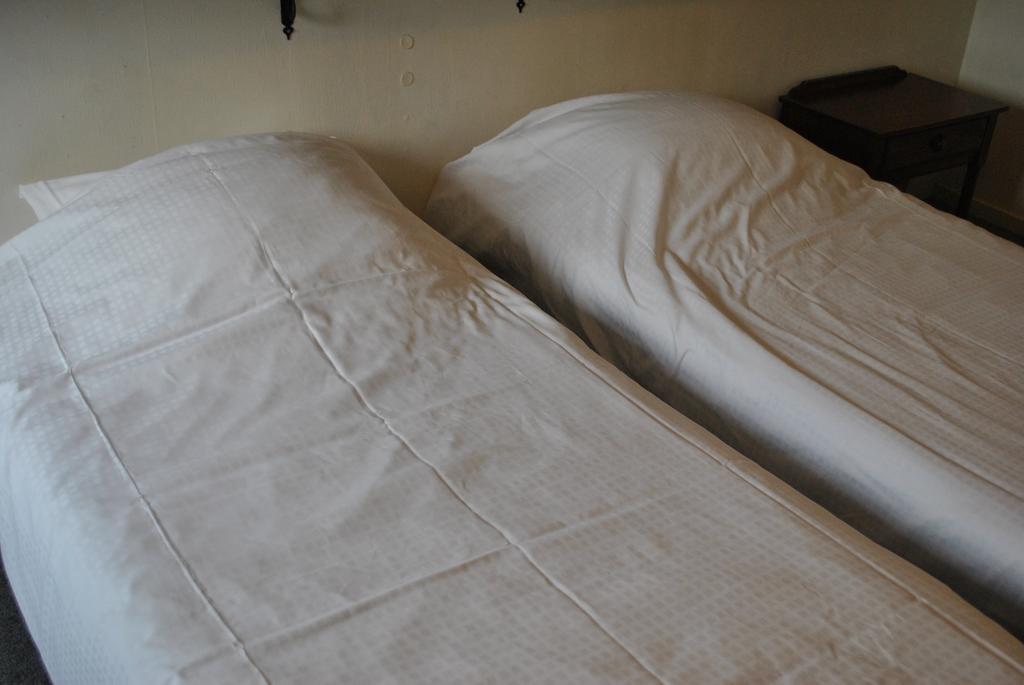 De Halve Maan Hotel Bovenkarspel Ruang foto